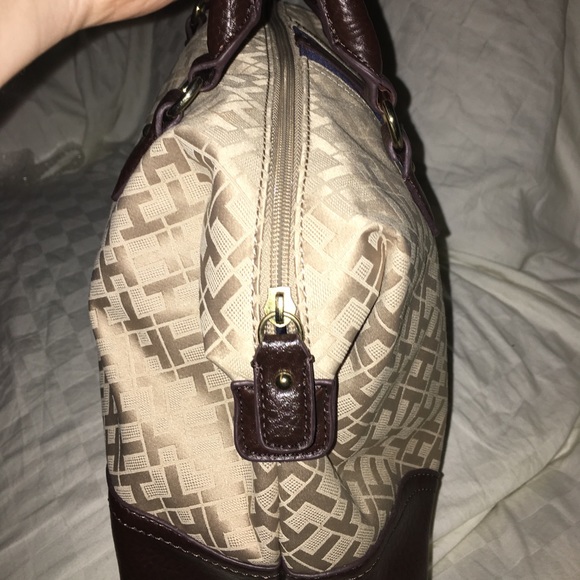 Tommy Hilfiger Beige Signature Bag - Picture 3 of 7